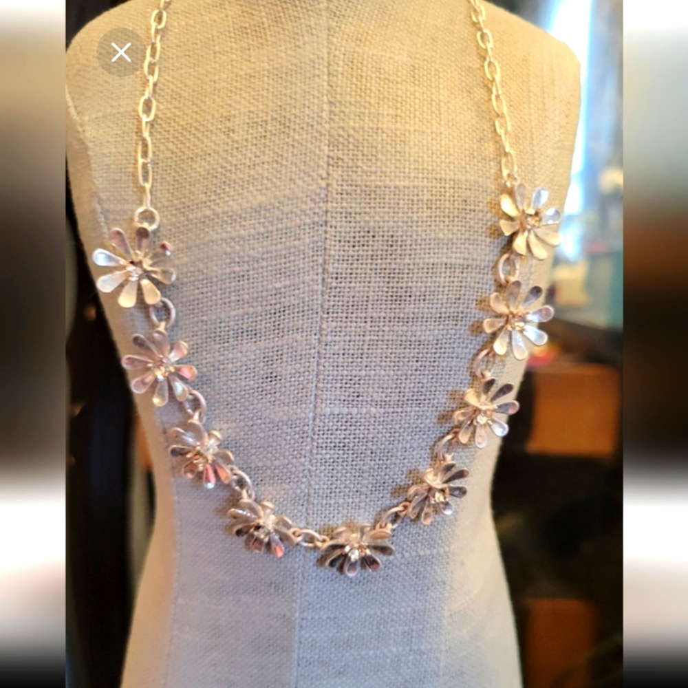 Periwinkle flower necklace silver tone